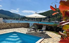 Apartments Pralas